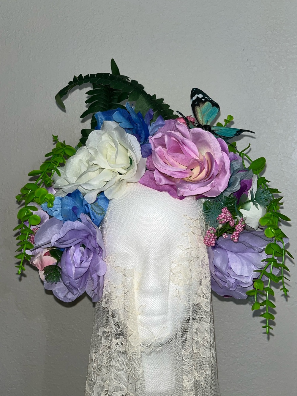 New.
Bespoke mixed floral headpiece, headband, fascinator.